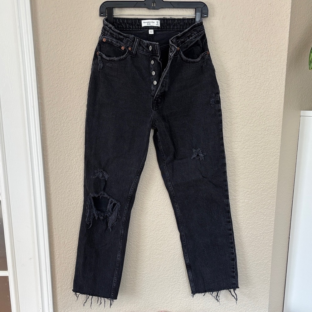 Abercrombie Dad High Rise “curve love” Distressed Black Jeans cropped 26R